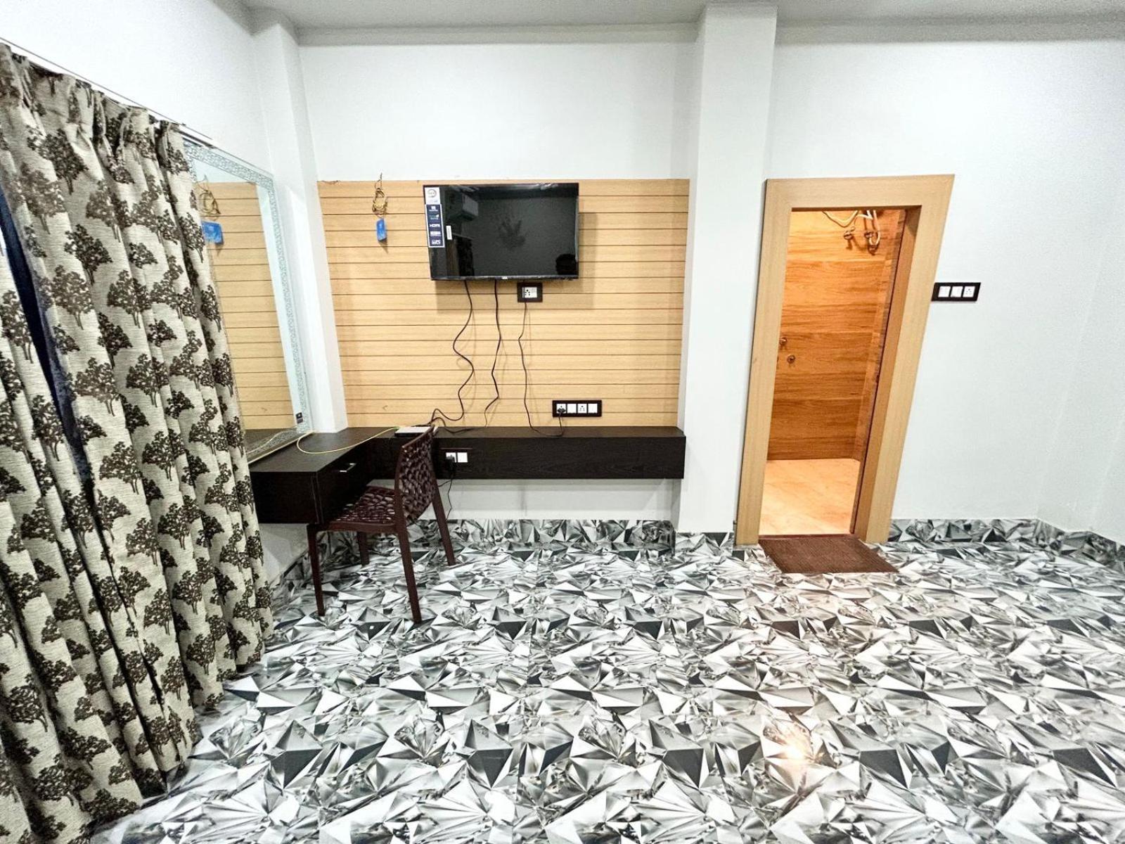 Palli Bangla Resort, Near Ruby Hospital, Anandapur