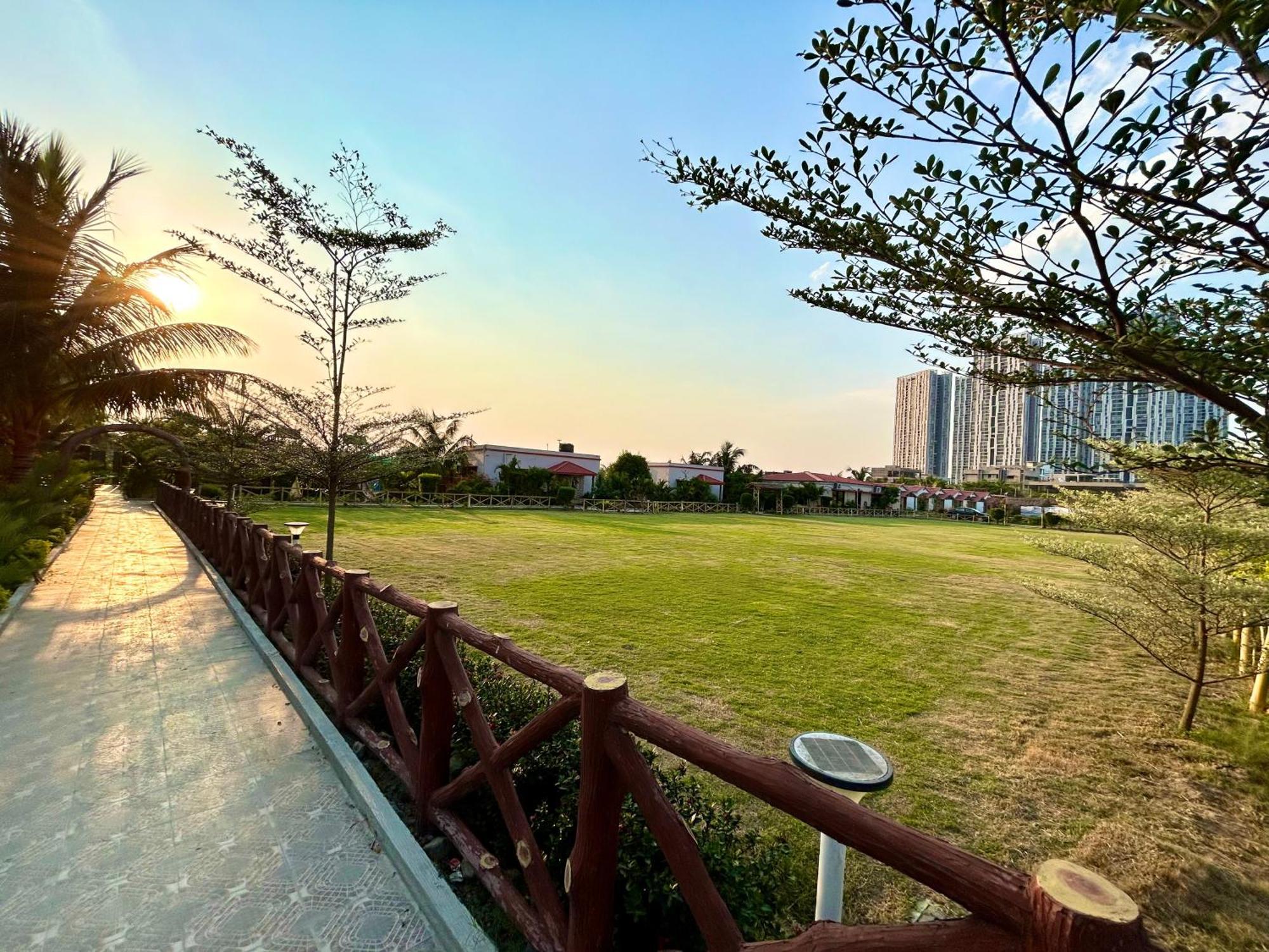 Palli Bangla Resort, Near Ruby Hospital, Anandapur Resort
