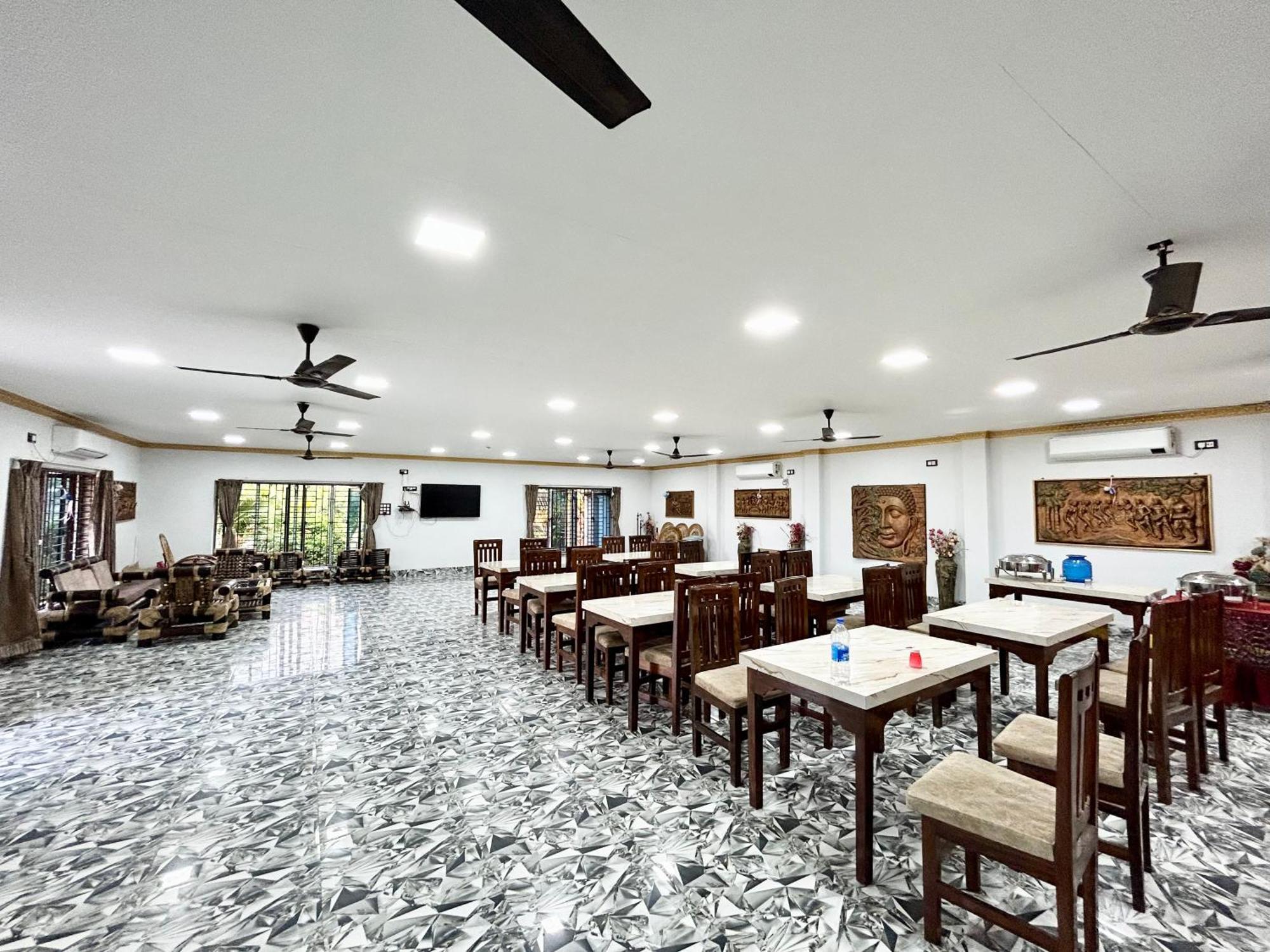Palli Bangla Resort, Near Ruby Hospital, Anandapur * Kolkata
