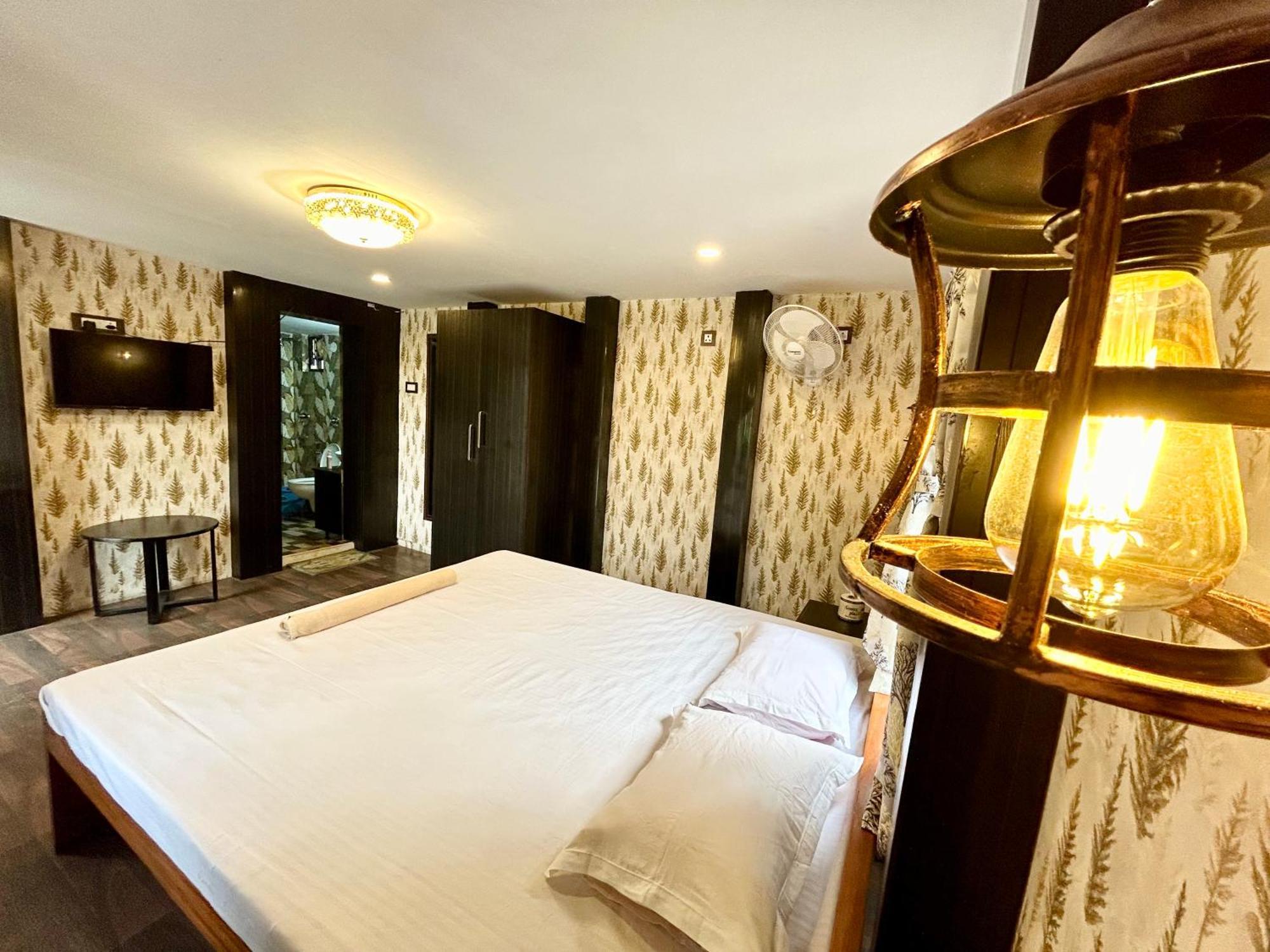 Palli Bangla Resort, Near Ruby Hospital, Anandapur Resort