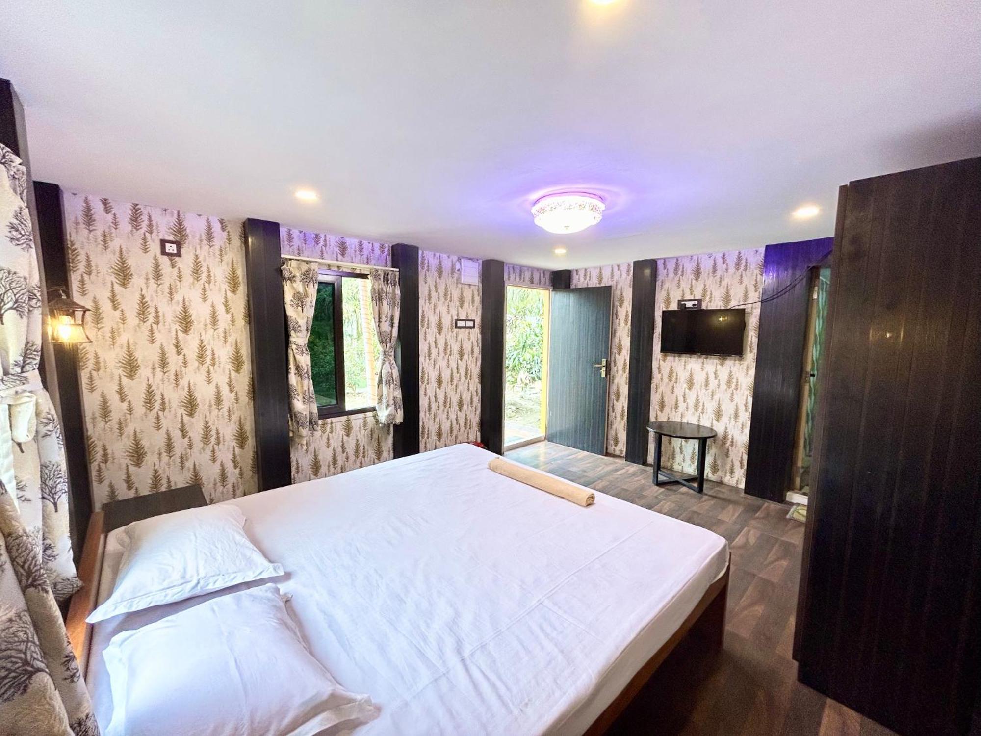 Resort Palli Bangla Resort, Near Ruby Hospital, Anandapur